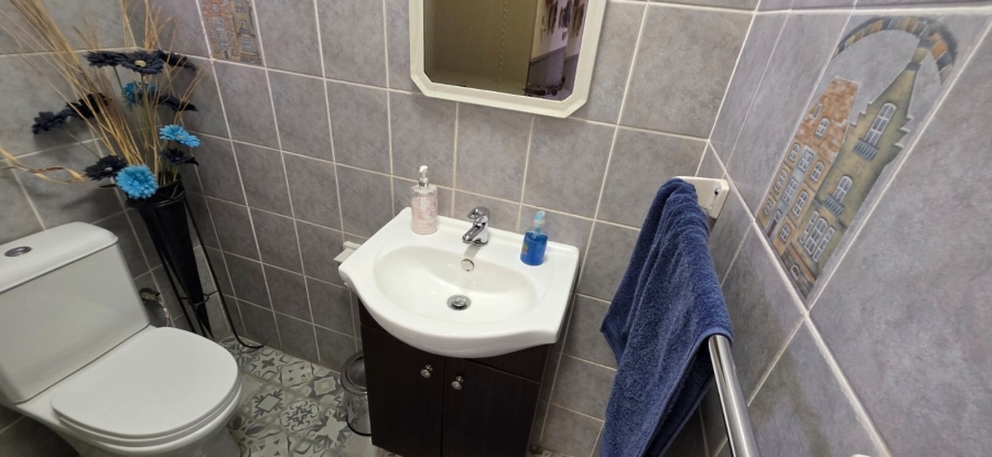 5 Bedroom Property for Sale in Wilkoppies North West